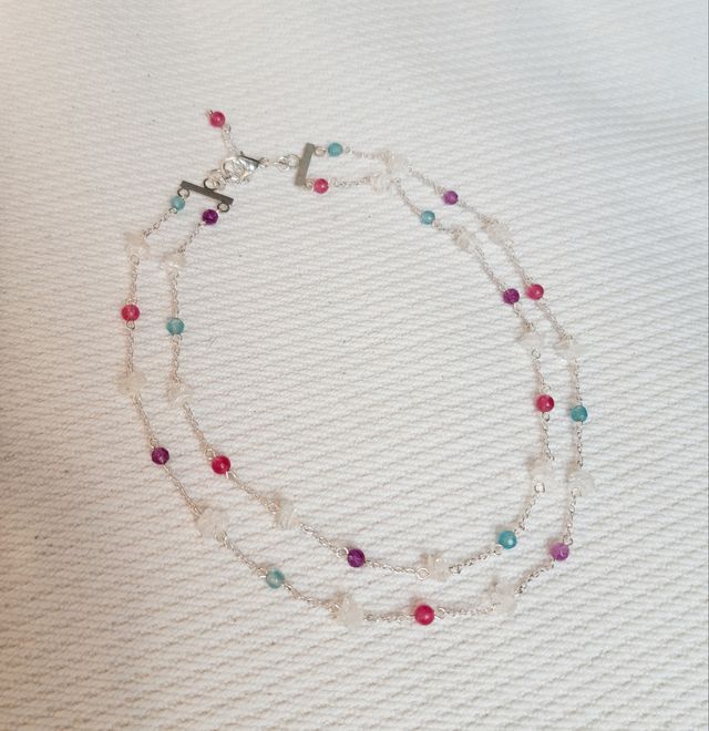 Collana con pietre colorate
