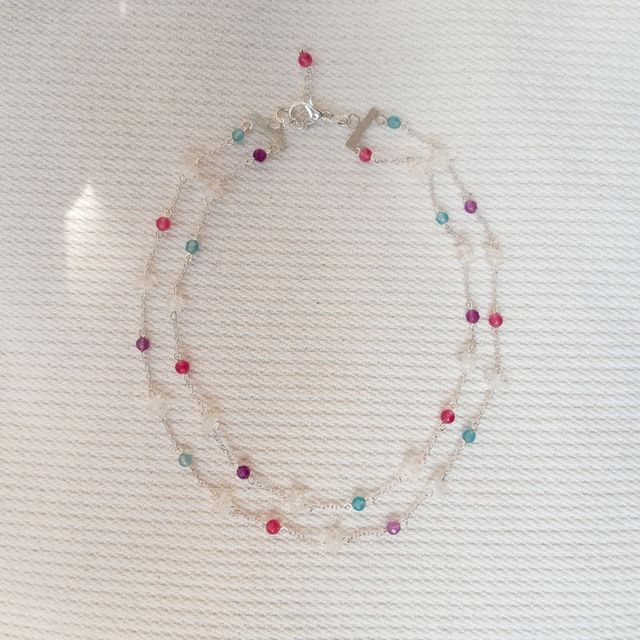 Collana con pietre colorate