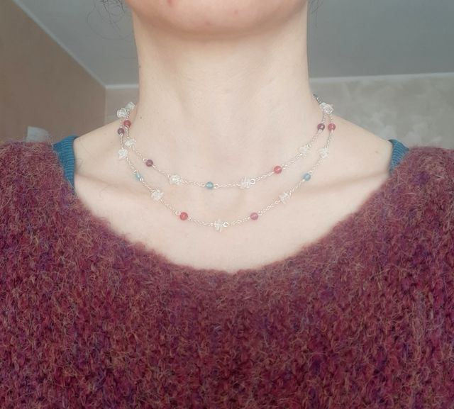 Collana con pietre colorate