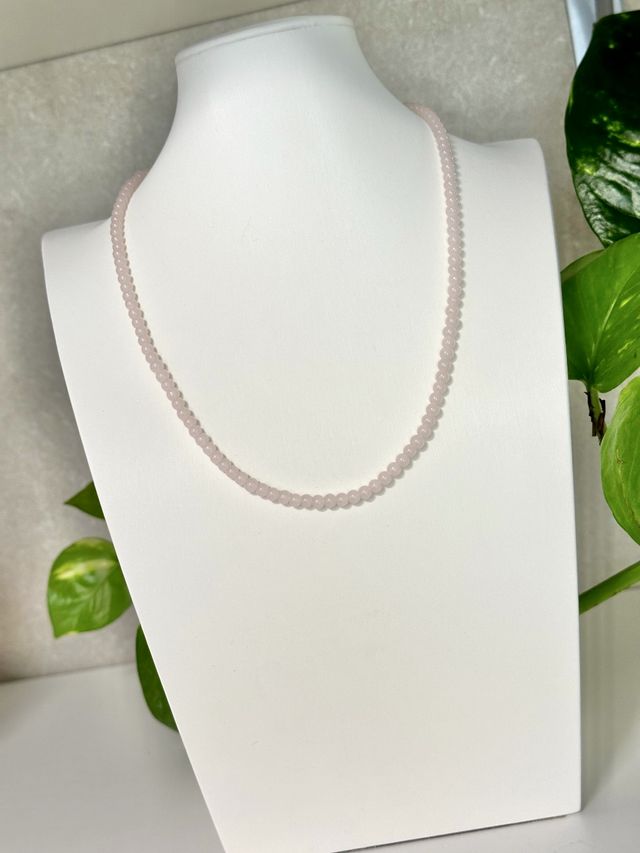 Collana con perle sintetiche