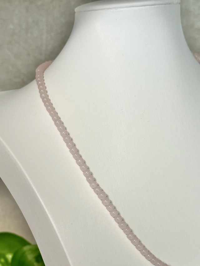 Collana con perle sintetiche