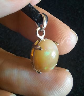 Colgante de Ópalo de Fuego y Plata