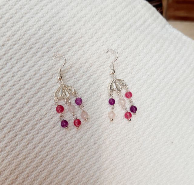 Orecchini di pietre colorate