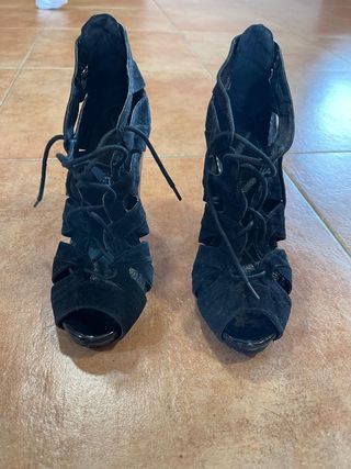 Sandalias negras de ante y cordones, talla 39