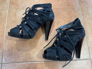 Sandalias negras de ante y cordones, talla 39