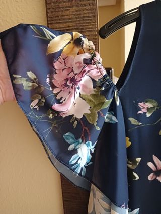 Blusa mujer azul y flores