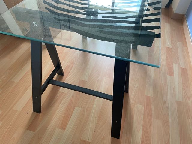 Mesa de escritorio con caballetel