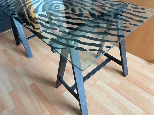 Mesa de escritorio con caballetel