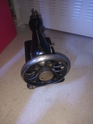 Maquina de coser antigua