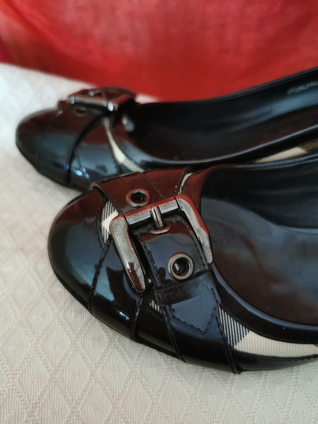 Zapatos Burberry con estampado clásico de la marca