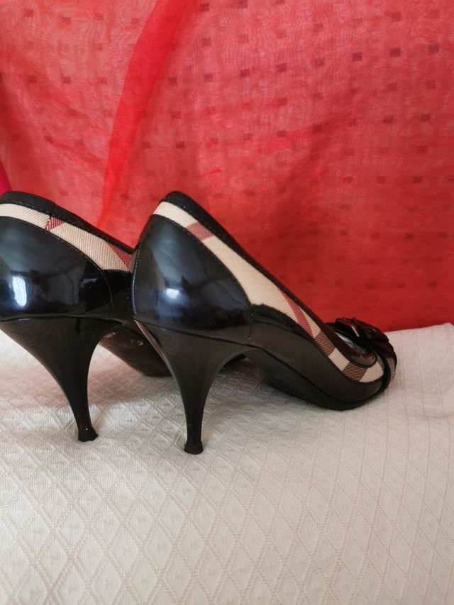 Zapatos Burberry con estampado clásico de la marca