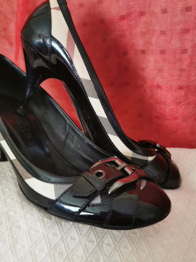 Zapatos Burberry con estampado clásico de la marca