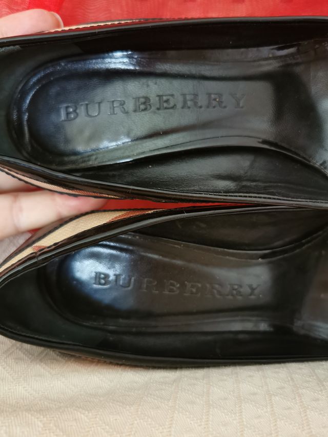 Zapatos Burberry con estampado clásico de la marca