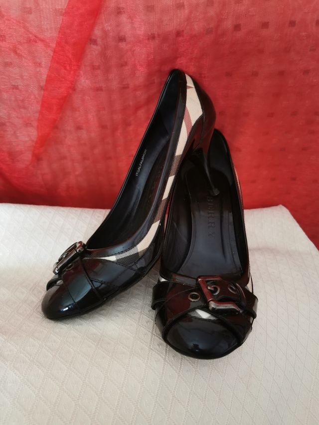 Zapatos Burberry con estampado clásico de la marca