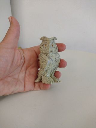 Gufo in pietra dura semipreziosa.