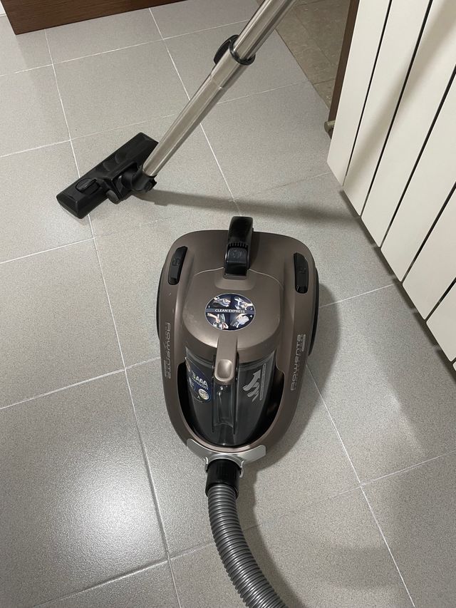 Aspiradora Rowenta Compact Power Cyclonic