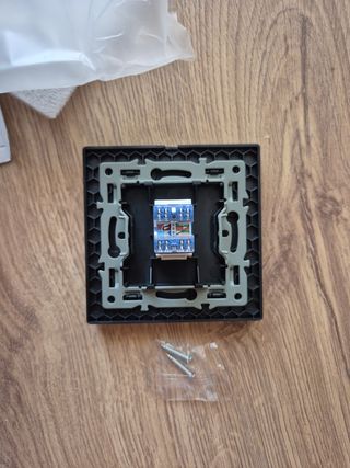 Montaje en pared cable de red