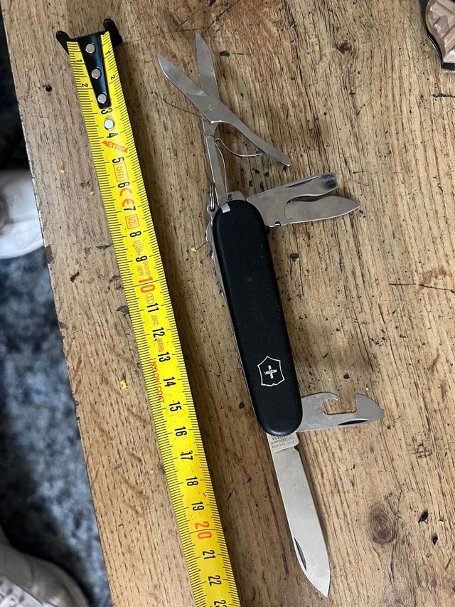 Coltello Victorinox con impugnature in gomma