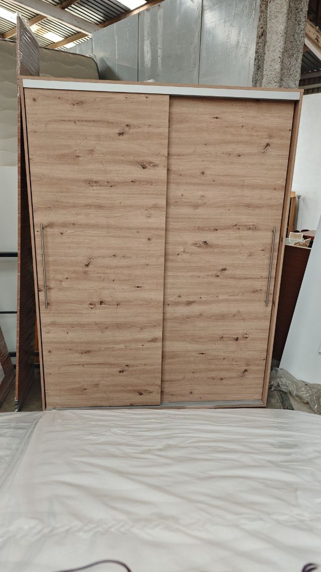 Armario de puertas correderas