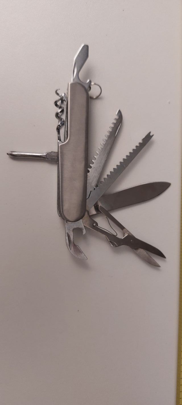 Coltello multiuso in acciaio