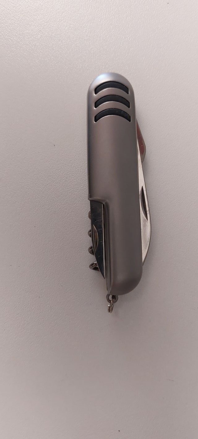 Coltello multiuso in acciaio