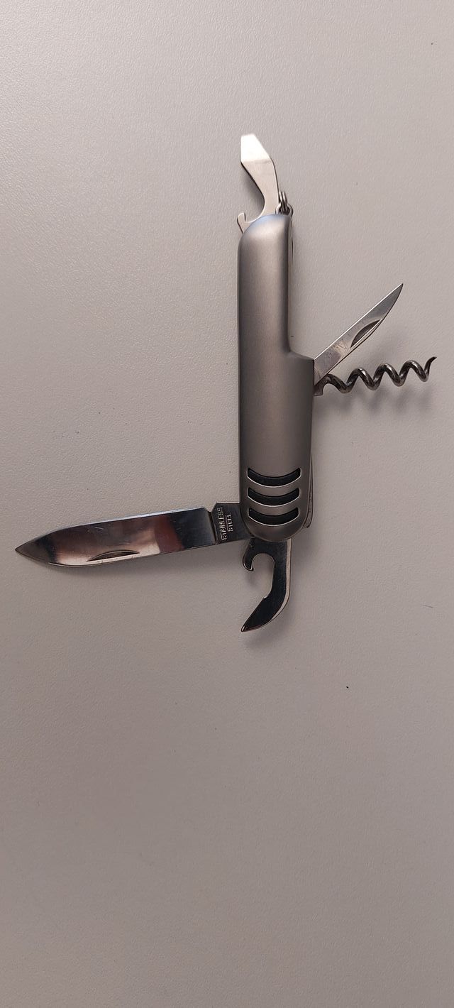 Coltello multiuso in acciaio