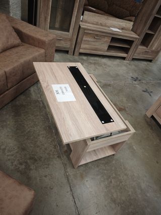 Mesa de centro elevable.