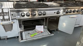 COCINA INDUSTRIAL CON HORNO Y PLANCHA
