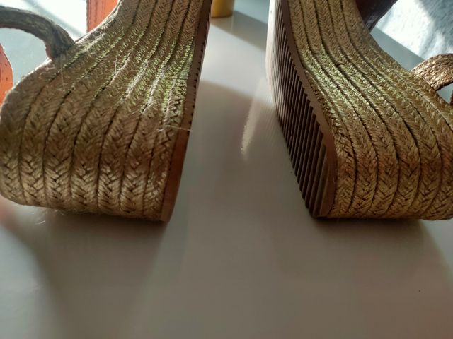 Alpargatas doradas plataforma