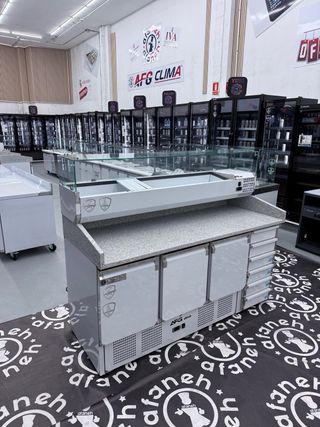 MESA DE PREPARACION DE PIZZA DE 3 PUERTAS ,