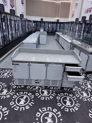 MESA DE PREPARACION DE PIZZA DE 3 PUERTAS