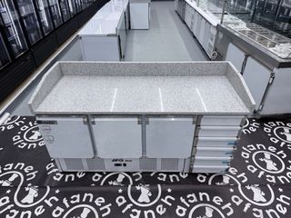 MESA DE PREPARACION DE PIZZA DE 3 PUERTAS