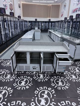 MESA DE PREPARACION DE PIZZA DE 3 PUERTAS