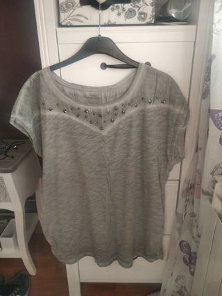 Camiseta tachuelas