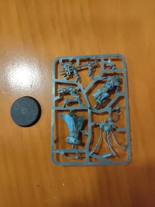 Tech Priest enginseer Warhammer 40k