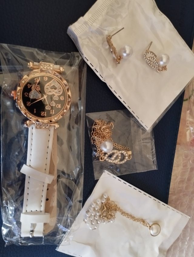 Conjunto bisutería ( reloj incluido )