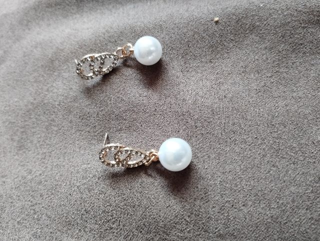 Conjunto bisutería ( reloj incluido )