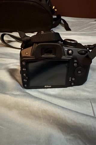 Nikon D3200 con 2 objetivos y accesorios