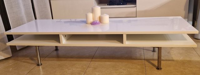 tavolino bianco lucido