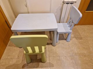 TAVOLO E SEDIE PER BAMBINI