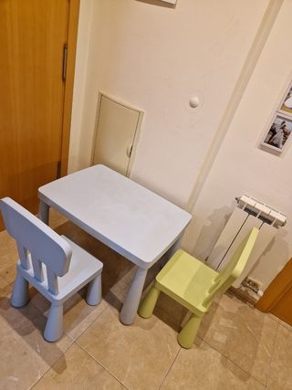 TAVOLO E SEDIE PER BAMBINI