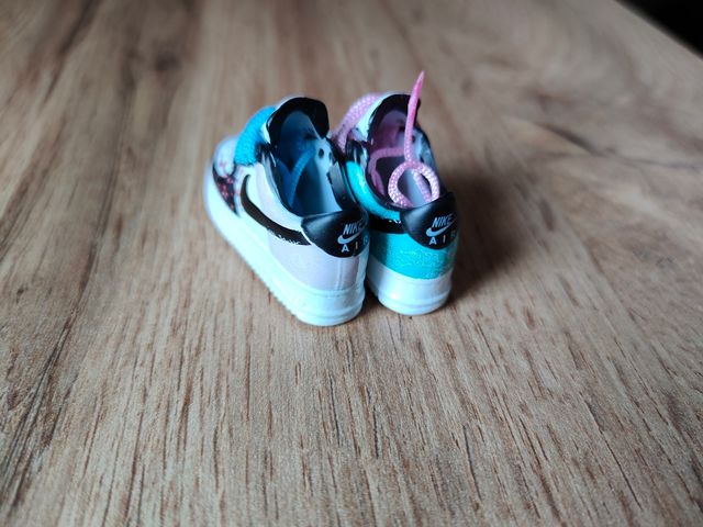 Miniature nike
