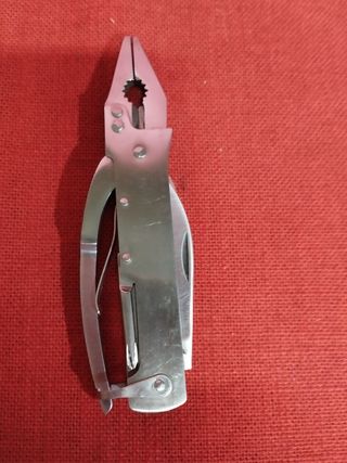 Coltellino multiuso con astuccio