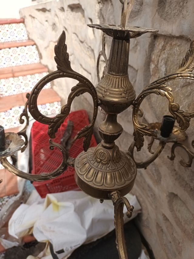 Lámpara bronce tres brazos sin bombos