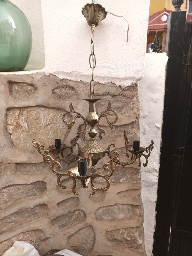 Lámpara bronce tres brazos sin bombos