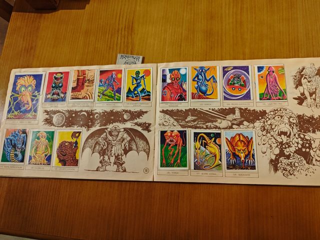 Álbum cromos completo monstruos