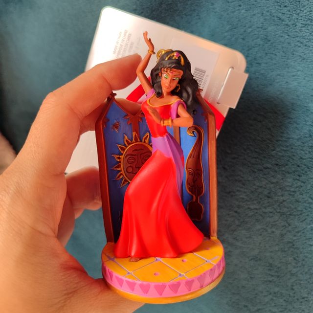 adorno esmeralda el jorobado de notre dame. disney