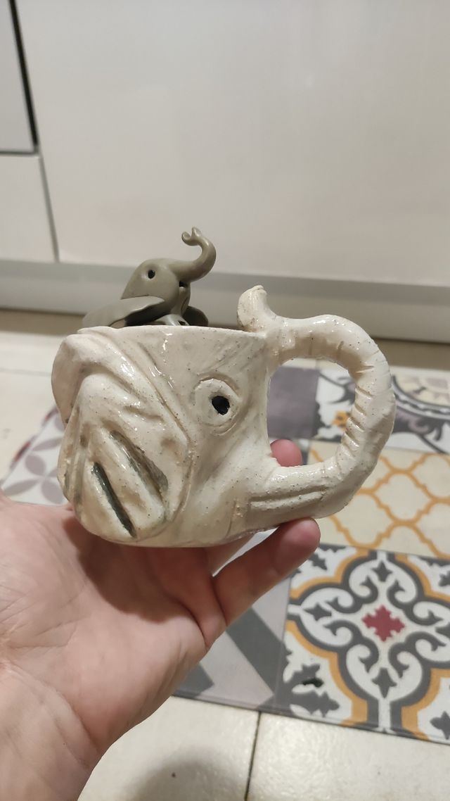 Taza Elefante cerámica + Regalo