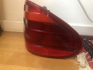 Pilotos traseros derecha Mercedes Clase E w210