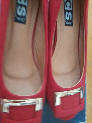 Zapatos tipo bailarinas tacón bajo